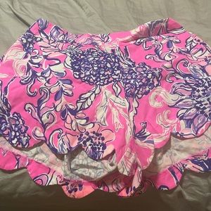 Lilly Pulitzer size M shorts .